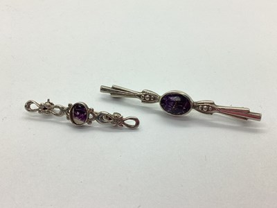 Lot 117 - A Blue John Inset Bar Brooch, oval collet set...