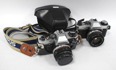 Lot 1378 - Olympus OM10 SLR 35mm Film Camera with...