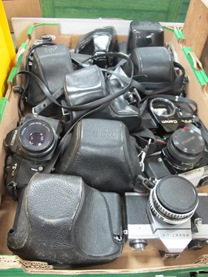 Lot 1163 - Cameras; A large quantity of 35mm Film SLR...