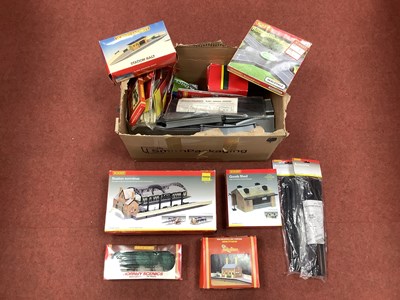 Lot 432 - A large box of Hornby 00 gauge buildings and...