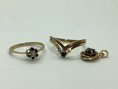 Lot 71 - A 9ct Gold Decorative Wishbone Shape Wedding...