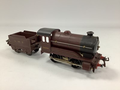 Lot 684 - A Post War Hornby 'O' Gauge No 501 Clockwork...