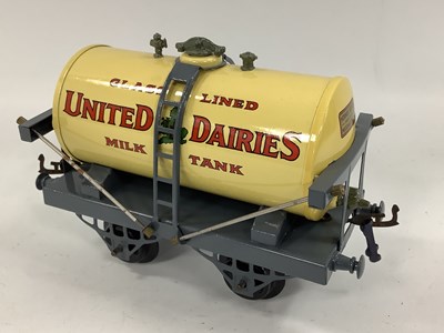 Lot 687A - A Pre-War Hornby 'O' Gauge 'United Dairies'...