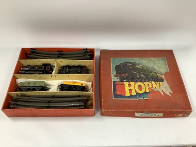 Lot 680 - A Post-War Hornby 'O' Gauge No 40 Tank Goods...