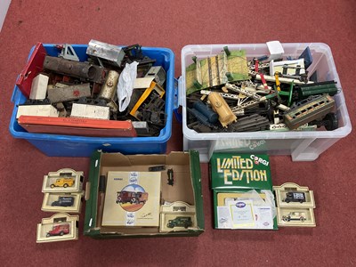 Lot 574 - Contents of a Hornby 'O' Gauge Model Railway...