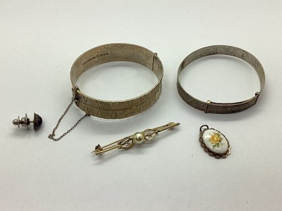 Lot 102 - A Hallmarked Silver Hinged Bangle, allover...