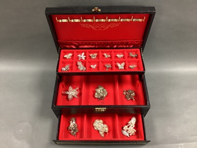 Lot 226 - A Collection of Assorted Filigree Brooches, to...