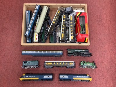 Lot 532 - A Quantity of 'OO' Gauge Model Railway Items,...