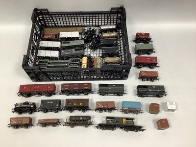 Lot 518 - Approximately thirty-five unboxed 00 gauge...