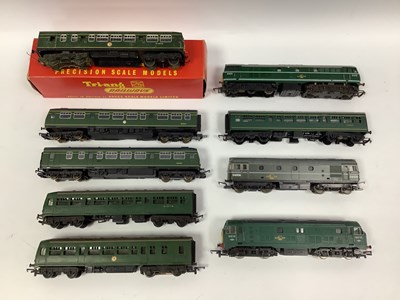Lot 511 - Three 00 gauge diesel locomotives and two DMUs:...