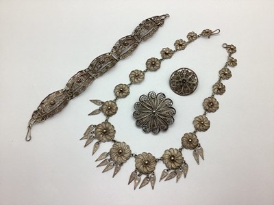 Lot 109 - A Graduated Filigree Flowerhead Design...