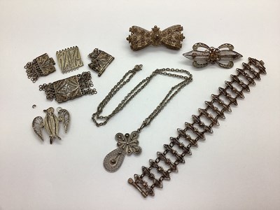 Lot 150 - A Chunky Filigree Bow Brooch, with applied...