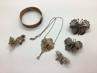 Lot 153 - An Ornate Filigree Necklace, with applied...