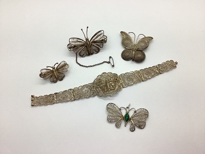 Lot 176 - A Tapered Filigree Panel Bracelet, with...
