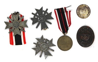 Lot 685 - WWII German Third Reich Black Wound Badge, War...