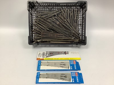Lot 507 - Approximately forty-five 00 gauge points by...