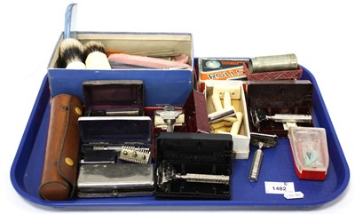 Lot 1482 - Ever Ready Razor Blades in Bakelite Cases,...