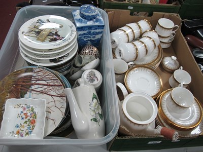 Lot 1158 - Ceramics, including Paragon “Athena” gilt...