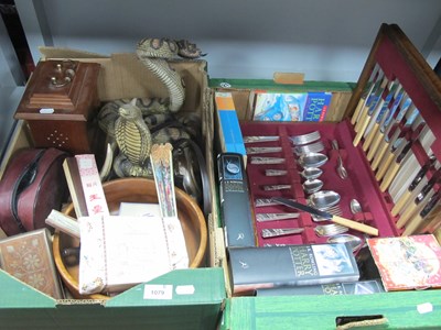 Lot 1079 - Mixed Collectables, including a wooden cased...