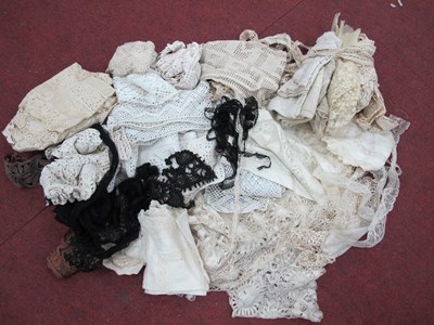 Lot 1286 - A Late XIX Century Handmade Lace Fichu/Collar;...