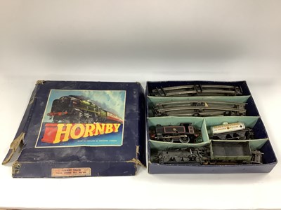 Lot 699 - A post-war Hornby 'O' gauge clockwork No. 40...