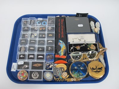 Lot 1297 - Collectables, including Osprey purse, Rosina...