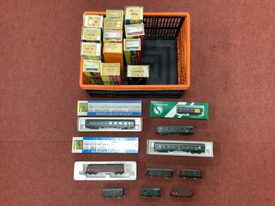 Lot 376 - Sixteen Boxed 'HO' Gauge Continental Outline...