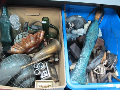 Lot 1094 - Glassware, metalware and figures, including...