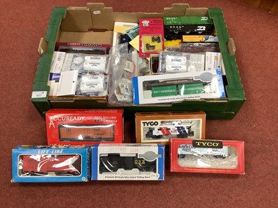 Lot 527 - Approximately Fourteen 'HO' Scale American...