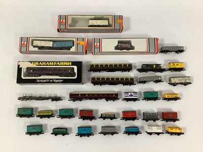 Lot 350 - Approximately Thirty Items of 'N' Gauge...