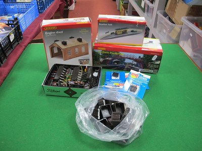 Lot 432 - A collection of "OO" Gauge model railway...