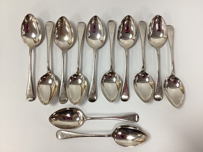 Lot 16 - A Set of Twelve Hallmarked Silver Old English...