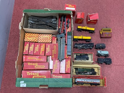 Lot 326 - A Quantity of Vintage Triang '00' Gauge (many...