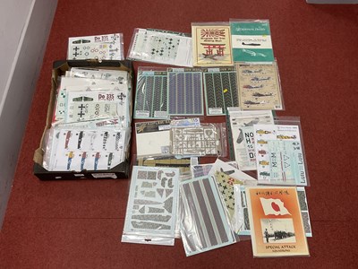 Lot 307 - A Collection of Predominantly Military Model...