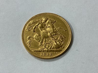 Lot 646 - 1912 George V Gold Sovereign.