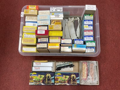 Lot 426 - Forty 'HO' Gauge U.S.A. Outline Boxed Rolling...