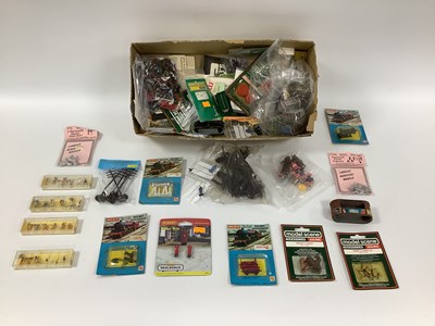 Lot 367 - A Collection of '00'/'H0' Figures by Preiser...