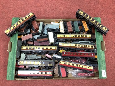 Lot 521 - A Collection of Unboxed Hornby-Dublo Two Rail '...