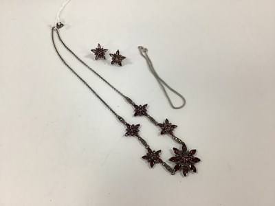 Lot 204 - An Antique Style Flowerhead Cluster Necklace,...