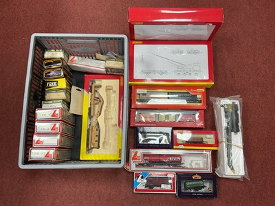 Lot 392 - Twenty Two 'OO' Gauge/4mm Boxed items of...