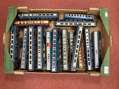 Lot 534 - Twenty 'OO' Gauge/4mm Unboxed MKI and MK2 UK...