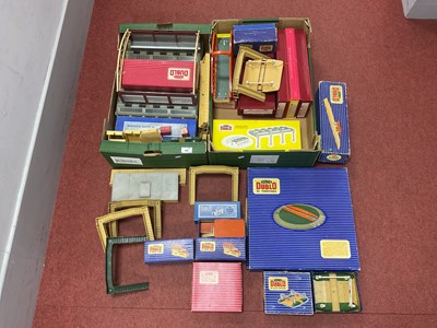 Lot 405 - Two boxes of Hornby-Dublo 00 gauge buildings...