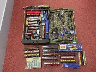 Lot 407 - A Large Quantity of Hornby-Dublo Three Rail...