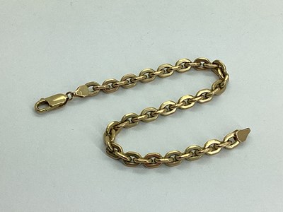 Lot 140 - A 9ct Gold Chunky Trace Style Link Bracelet,...