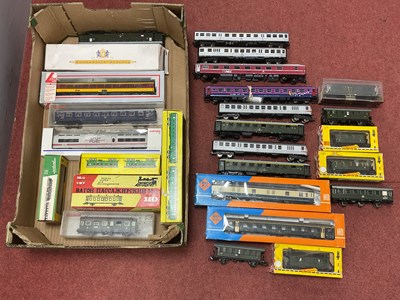 Lot 314 - Approximately Twenty-Five 'HO' Scale European...