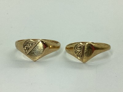 Lot 35 - A 9ct Gold Heart Shape Signet Ring, (finger...