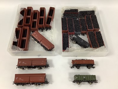 Lot 376 - Twenty-five HO scale German coal wagons:...