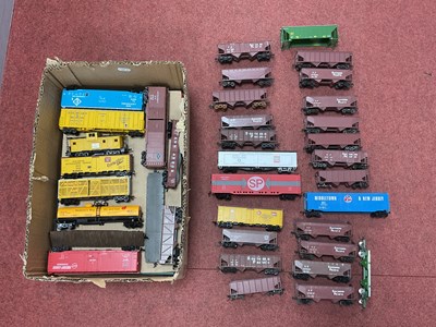 Lot 387 - Approximately Forty-Five Unboxed 'HO' Scale...