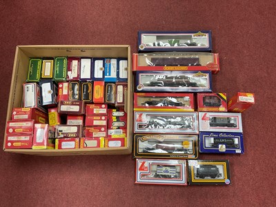 Lot 393 - Approximately forty 'OO' gauge boxed steam era...