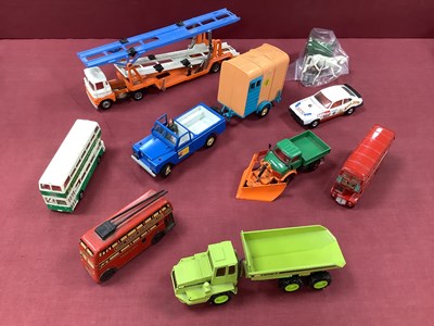 Lot 648 - A Quantity of Diecast and Tinplate Model...